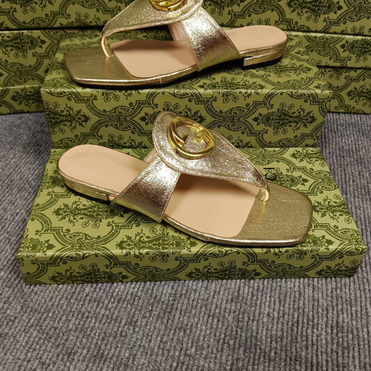 Gucci Women's Flip Flop Sandals – sandals product image 7