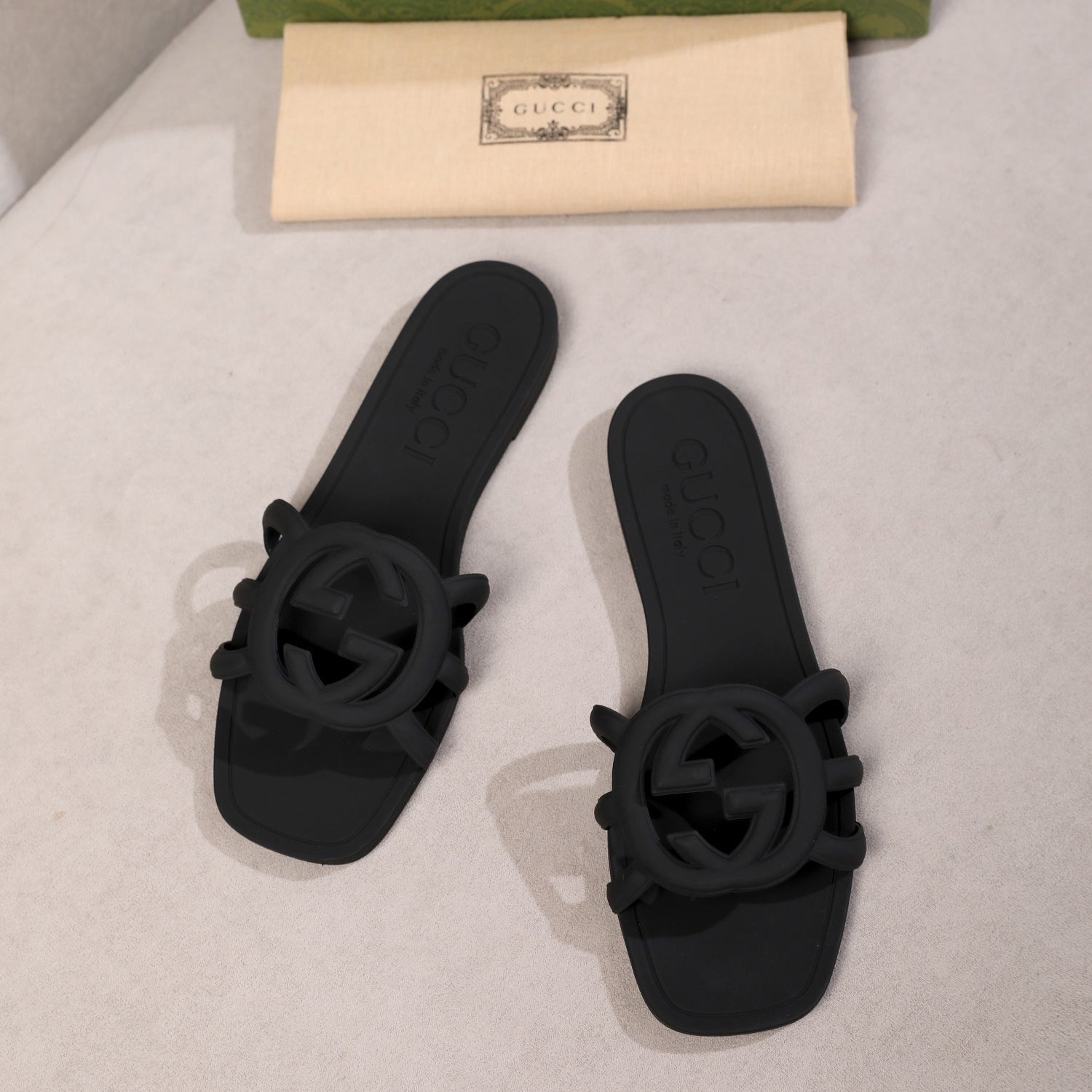 Gucci Women's Interlocking Double G Slippers – slippers product image 2