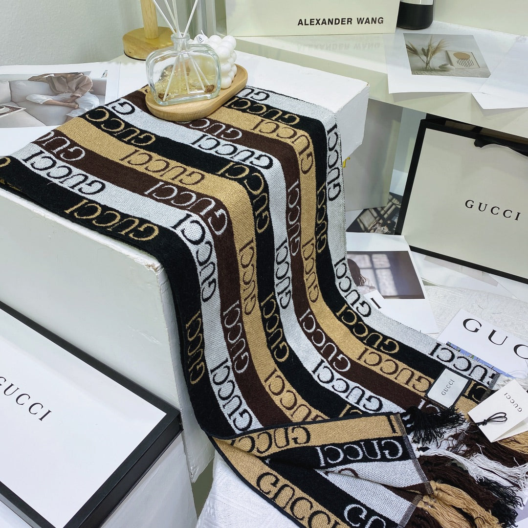 Gucci Wool Double-sided Jacquard Fringed Scarf Shawl for Women – product image 12