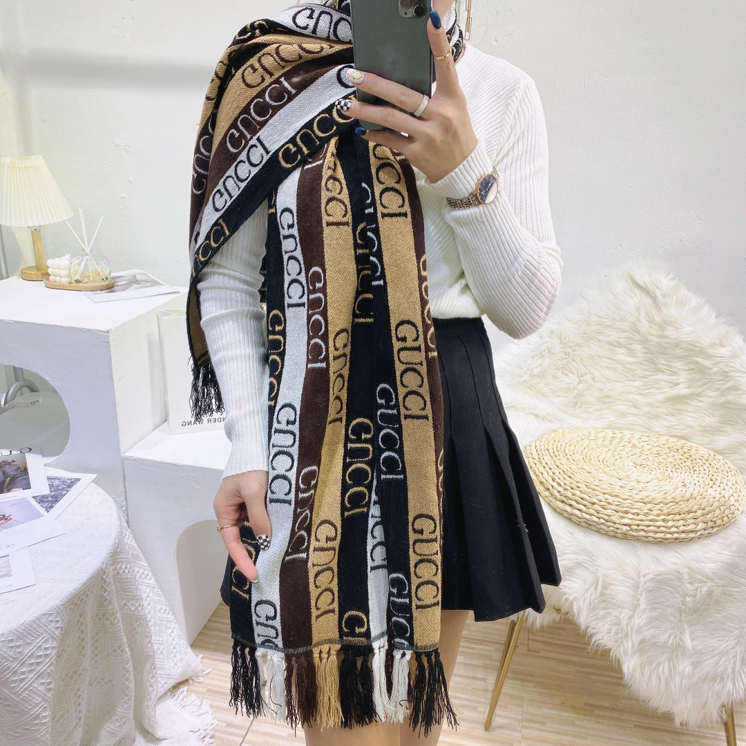 Gucci Wool Double-sided Jacquard Fringed Scarf Shawl for Women – product image 14