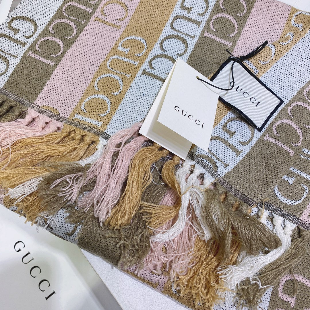 Gucci Wool Double-sided Jacquard Fringed Scarf Shawl for Women – product image 17
