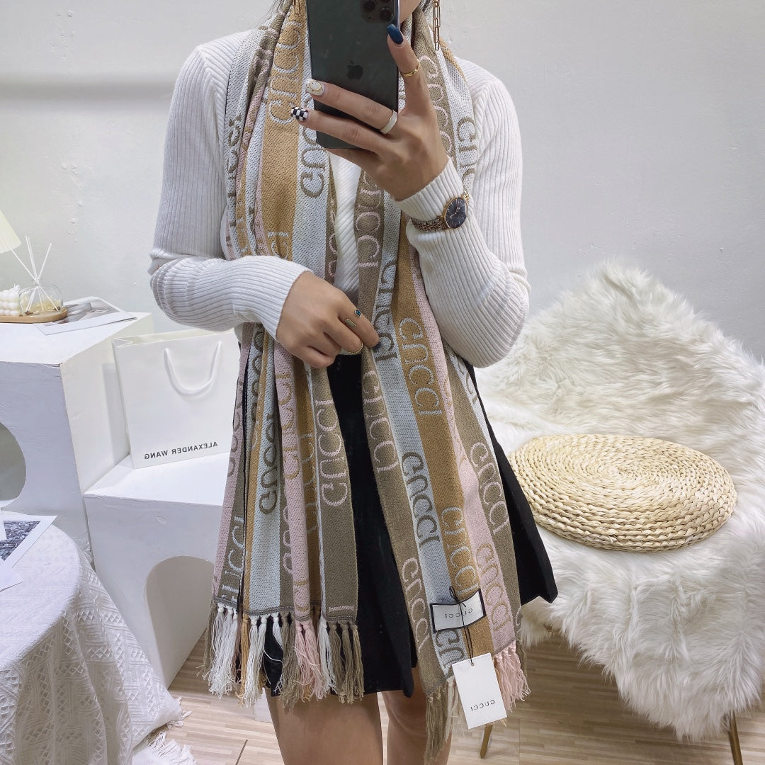 Gucci Wool Double-sided Jacquard Fringed Scarf Shawl for Women – product image 19