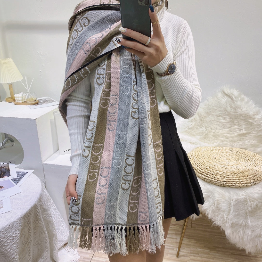 Gucci Wool Double-sided Jacquard Fringed Scarf Shawl for Women – product image 21