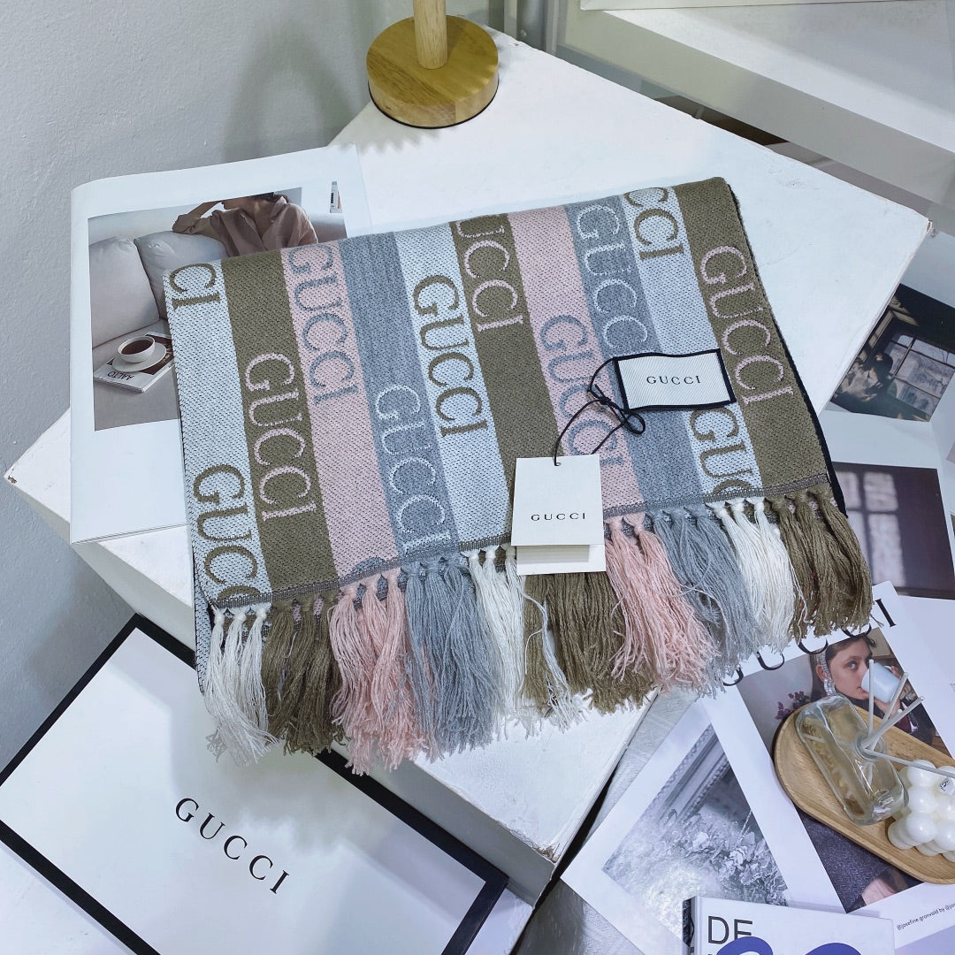 Gucci Wool Double-sided Jacquard Fringed Scarf Shawl for Women – product image 3