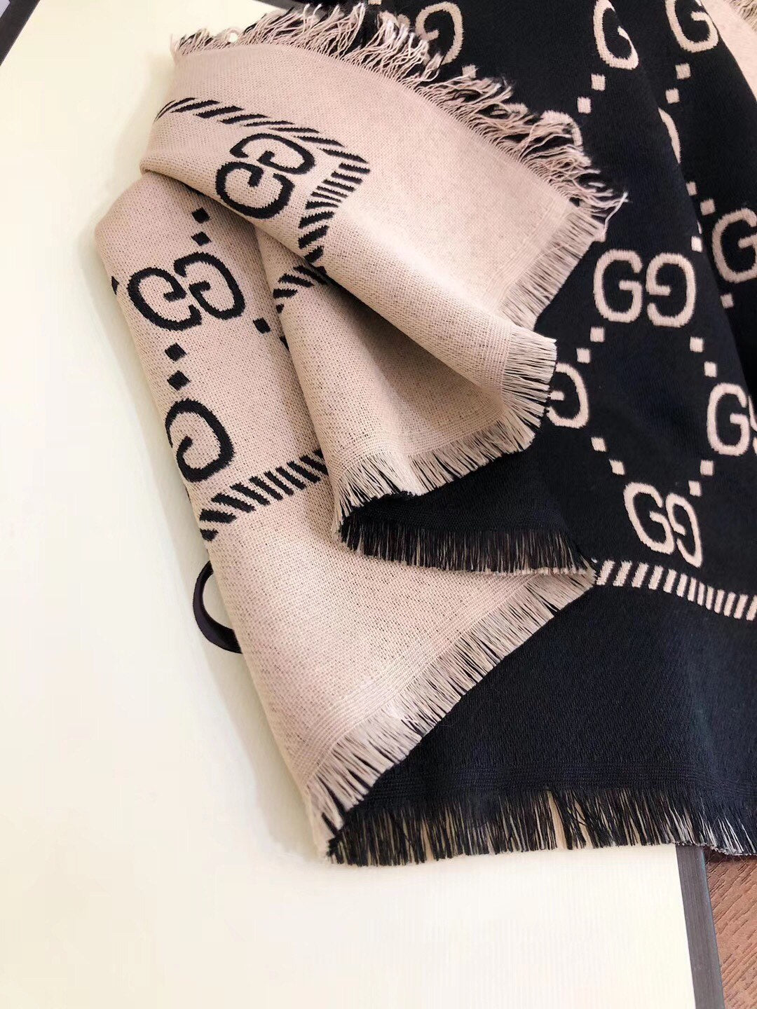 Gucci Wool-Silk Blend Small Broken Edges Jacquard Scarf Shawl for Women – product image 10