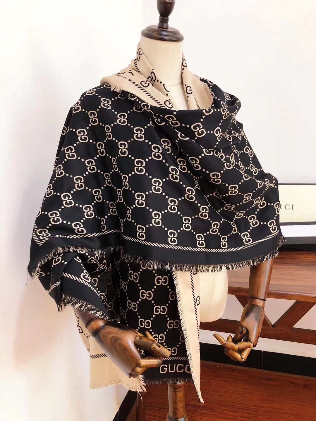 Gucci Wool-Silk Blend Small Broken Edges Jacquard Scarf Shawl for Women – product image 9