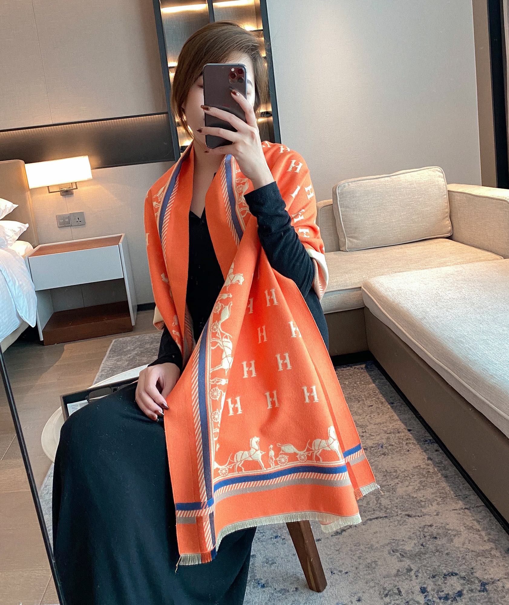 Hermès 6-color classic cashmere scarf for Women – product image 7