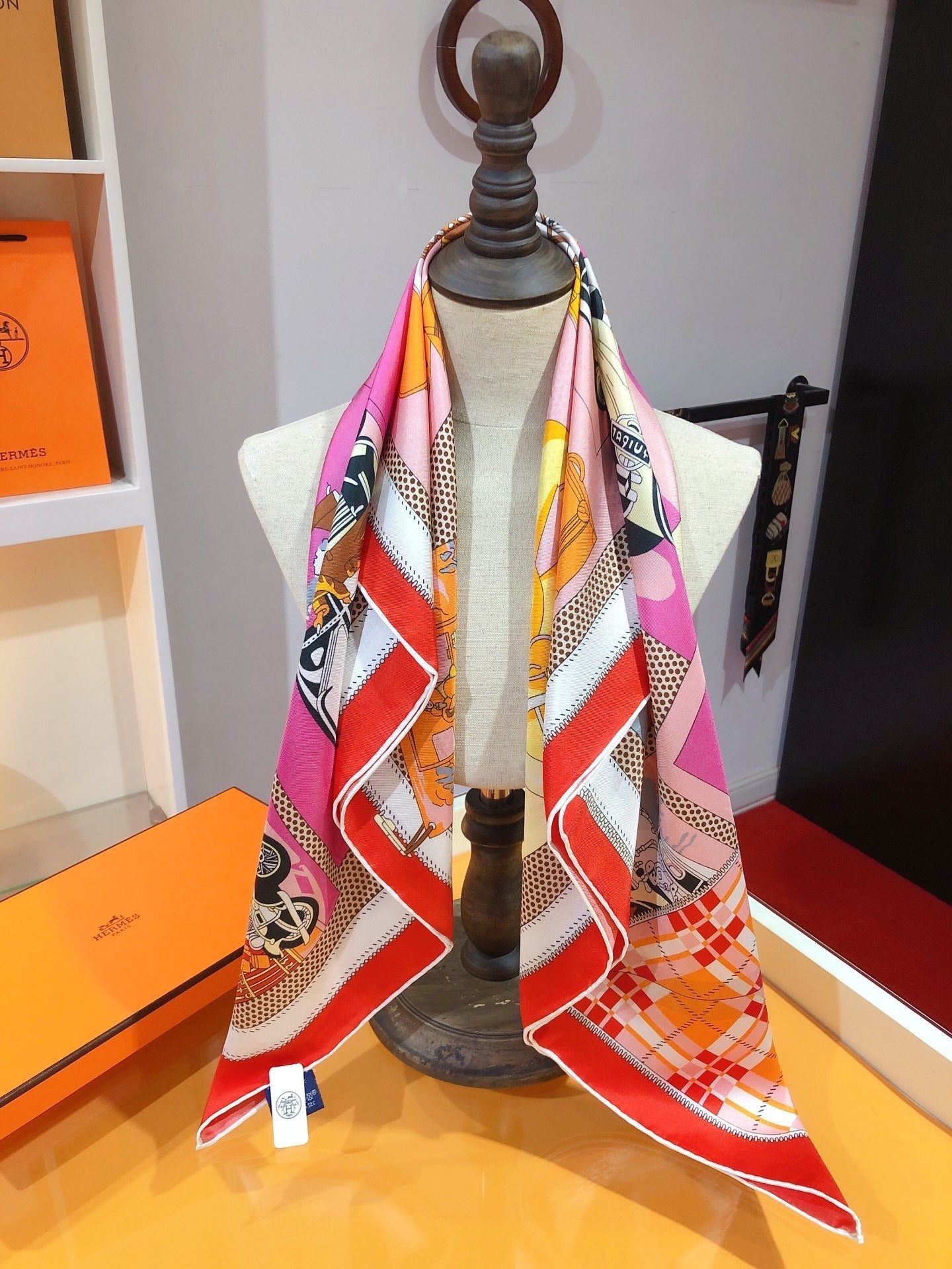 Hermès Confort en Automobile 70 Square Silk Scarf for Women – product image 13