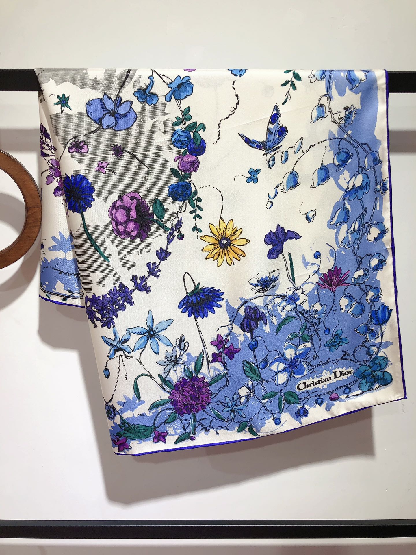 Hermès Flower World 90 Silk Scarf for Women – product image 5