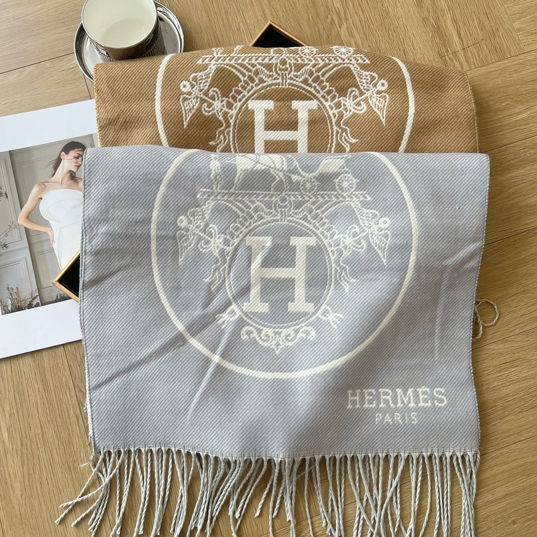 Hermès Horse Carriage Embossed Cashmere Scarf for Women – product image 22