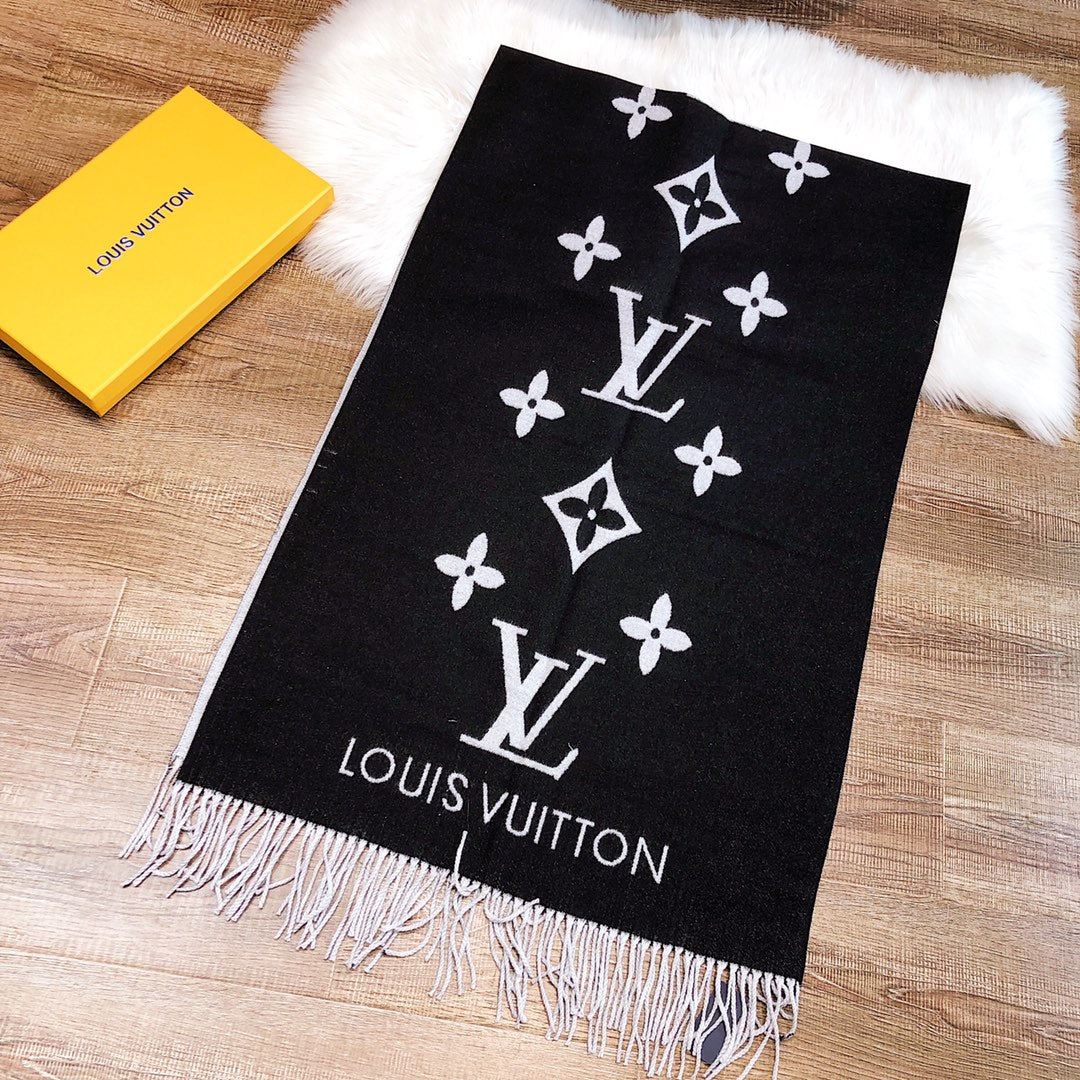 Louis Vuitton 6-color Four-leaf Clover Rabbit Cashmere Shawl Scarf for Women – product image 1