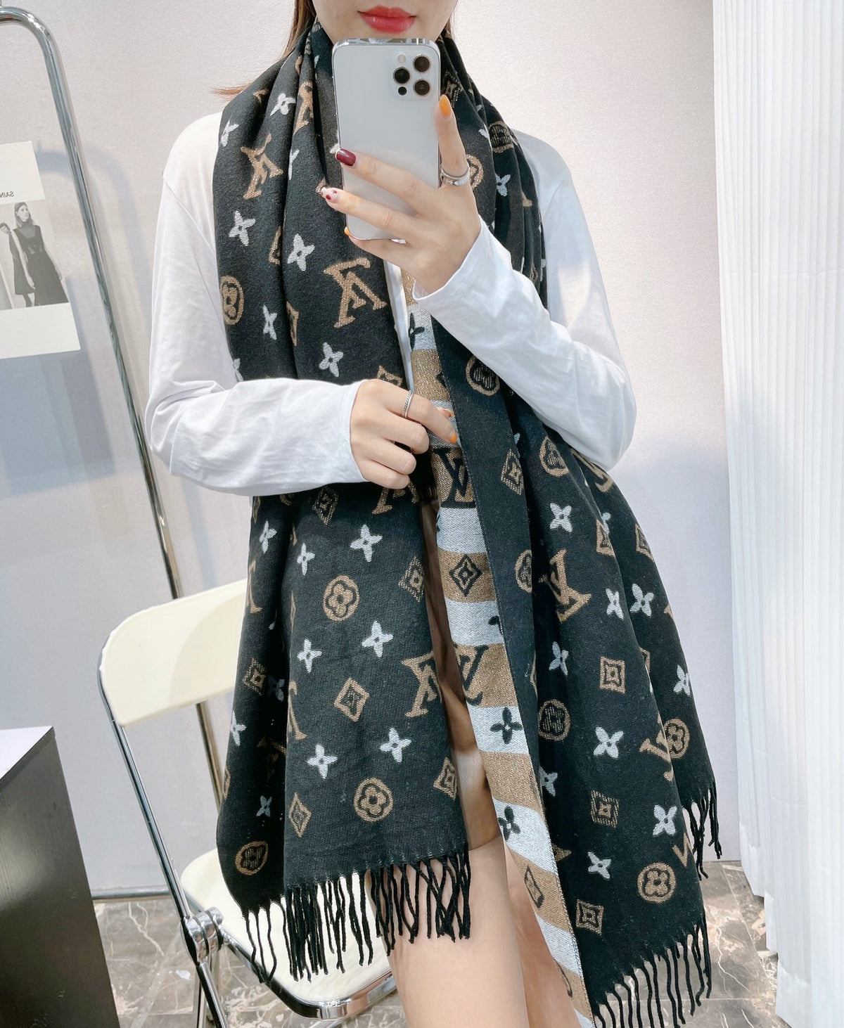 Louis Vuitton Cashmere Classic Monogram Warm Fringe Scarf Shawl for Women – product image 9