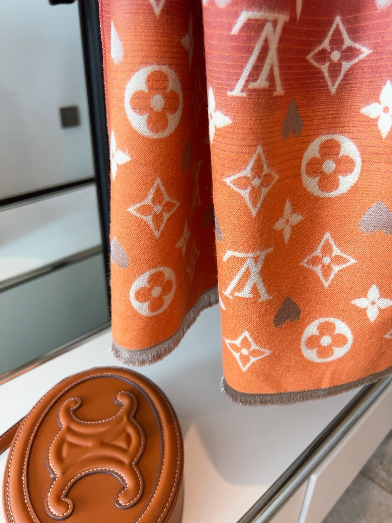 Louis Vuitton Cashmere Gradient Heart Monogram Scarf Shawl for Women – product image 14