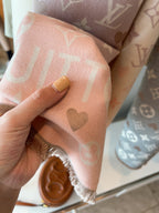 Louis Vuitton Cashmere Gradient Heart Monogram Scarf Shawl for Women – product image 15