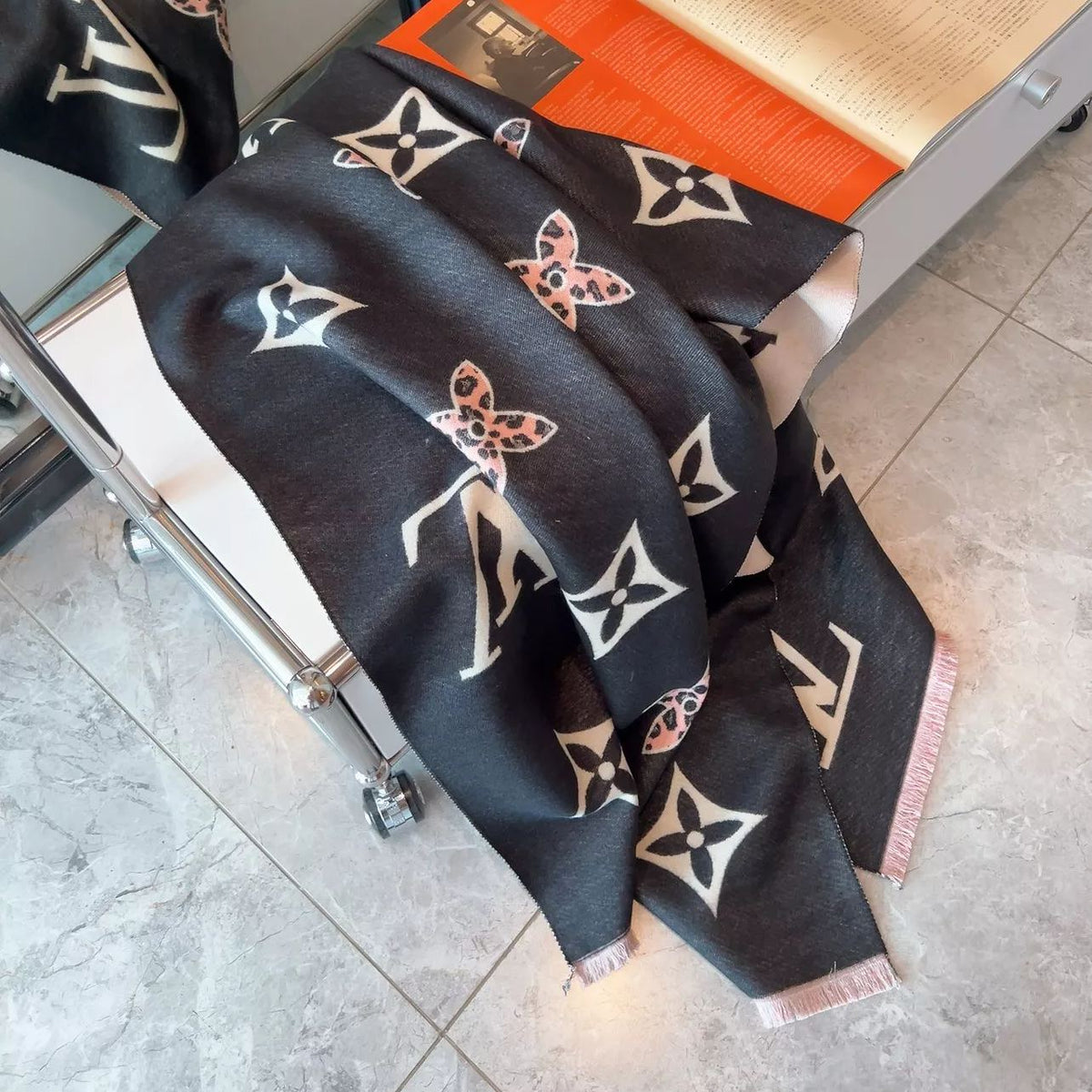 Louis Vuitton Cashmere Leopard Print Monogram Scarf Shawl for Women – product image 19