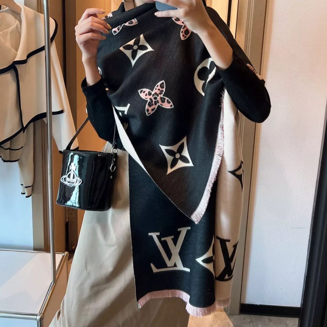 Louis Vuitton Cashmere Leopard Print Monogram Scarf Shawl for Women – product image 20