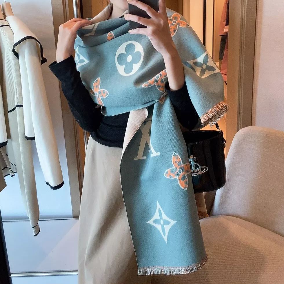 Louis Vuitton Cashmere Leopard Print Monogram Scarf Shawl for Women – product image 26
