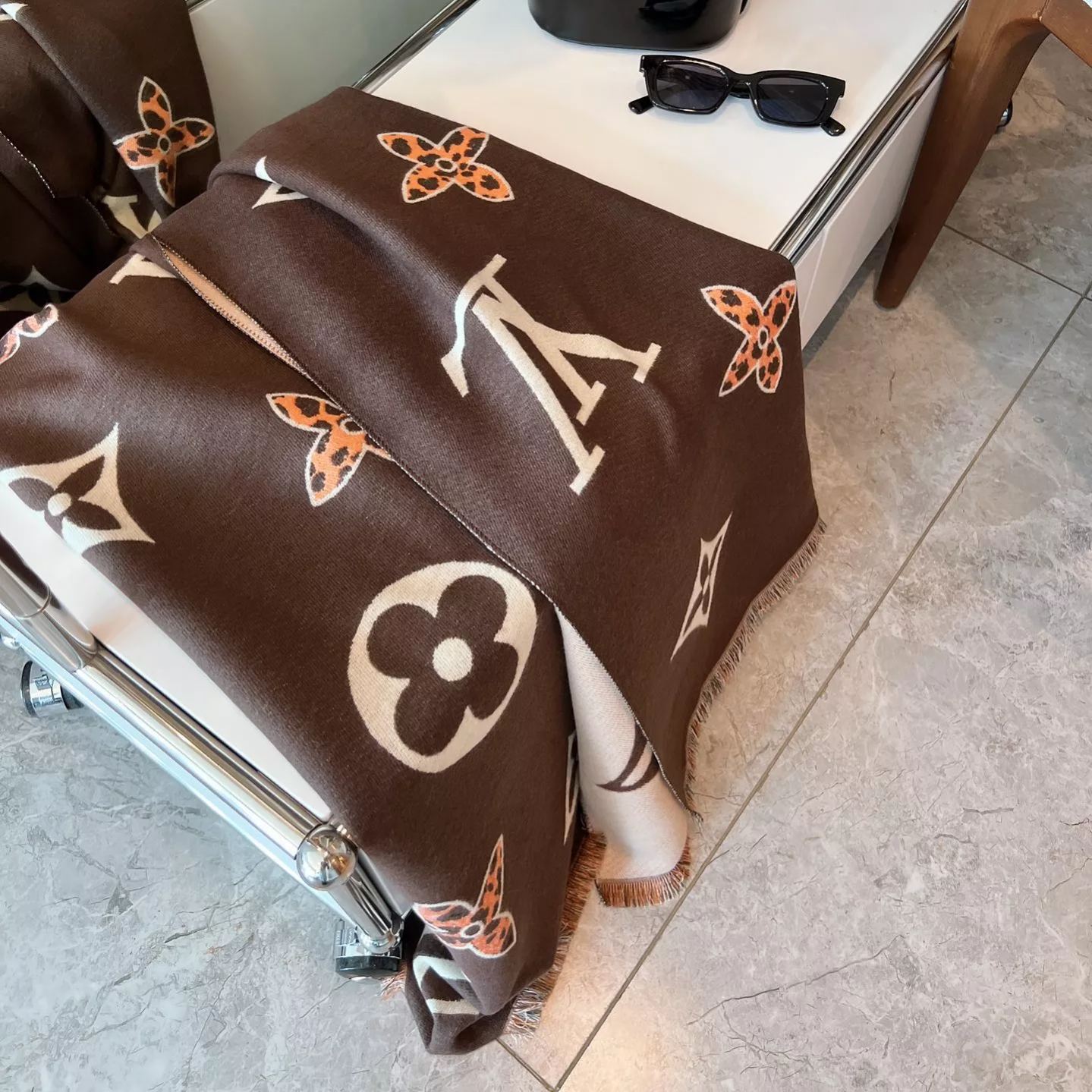 Louis Vuitton Cashmere Leopard Print Monogram Scarf Shawl for Women – product image 3