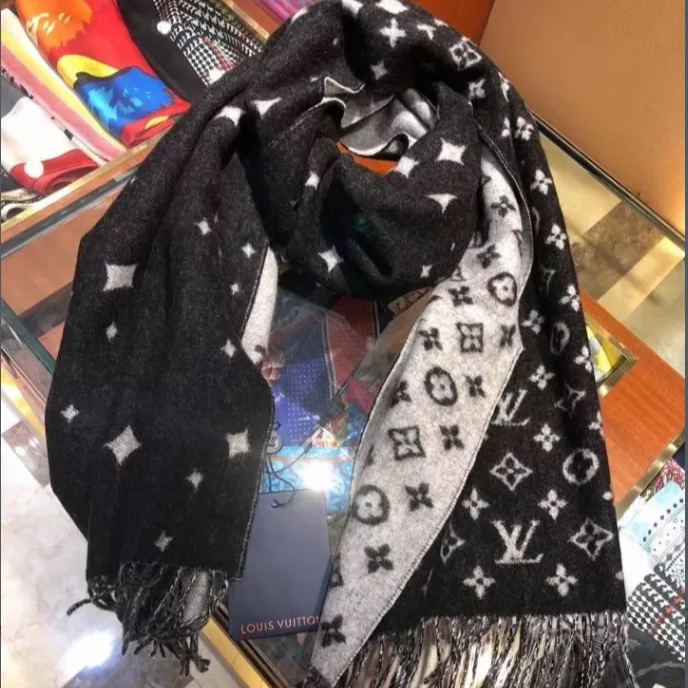 Louis Vuitton Cashmere Monogram Galaxy Star Tassel Scarf for Women – product image 4