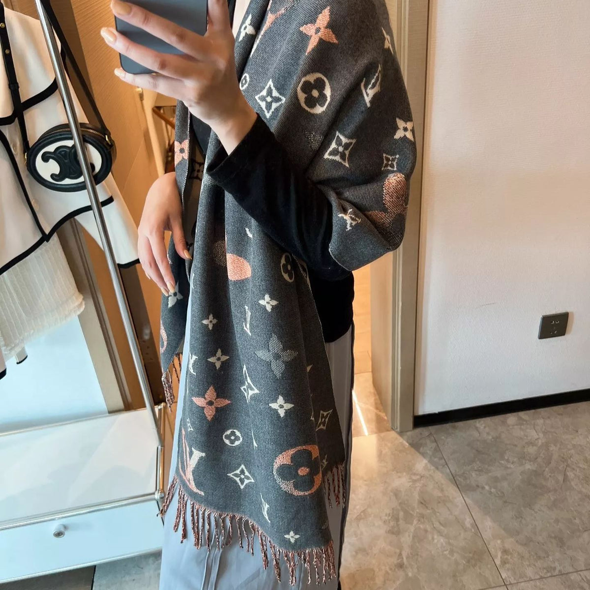 Louis Vuitton Cashmere monogram jacquard fringed scarf for Women – product image 10