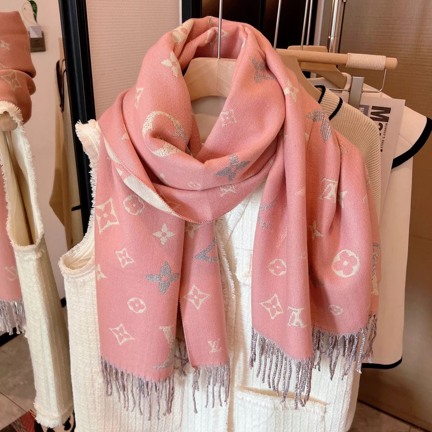 Louis Vuitton Cashmere monogram jacquard fringed scarf for Women – product image 15