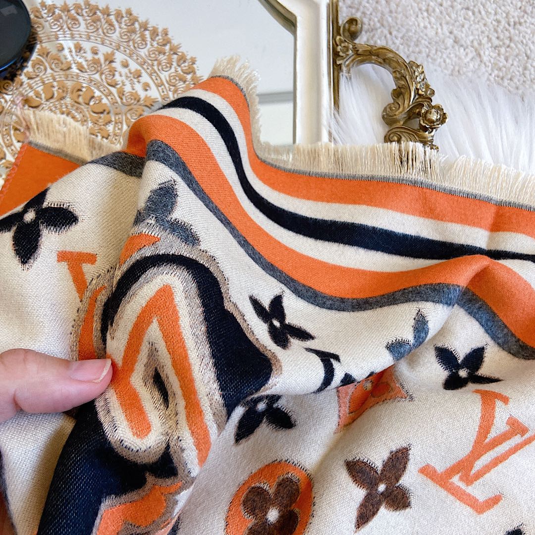 Louis Vuitton Cashmere Monogram Jacquard Scarf Shawl for Women – product image 20