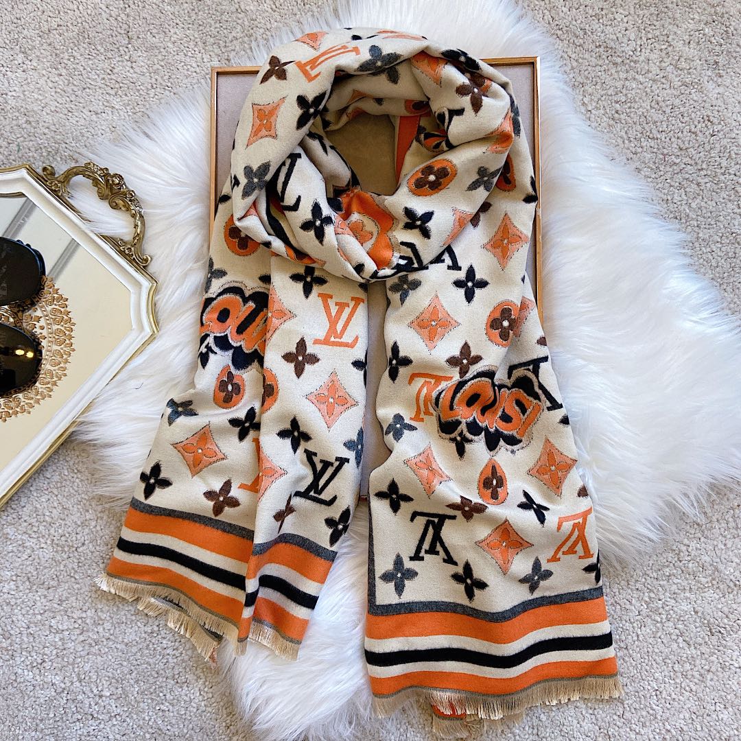 Louis Vuitton Cashmere Monogram Jacquard Scarf Shawl for Women – product image 7