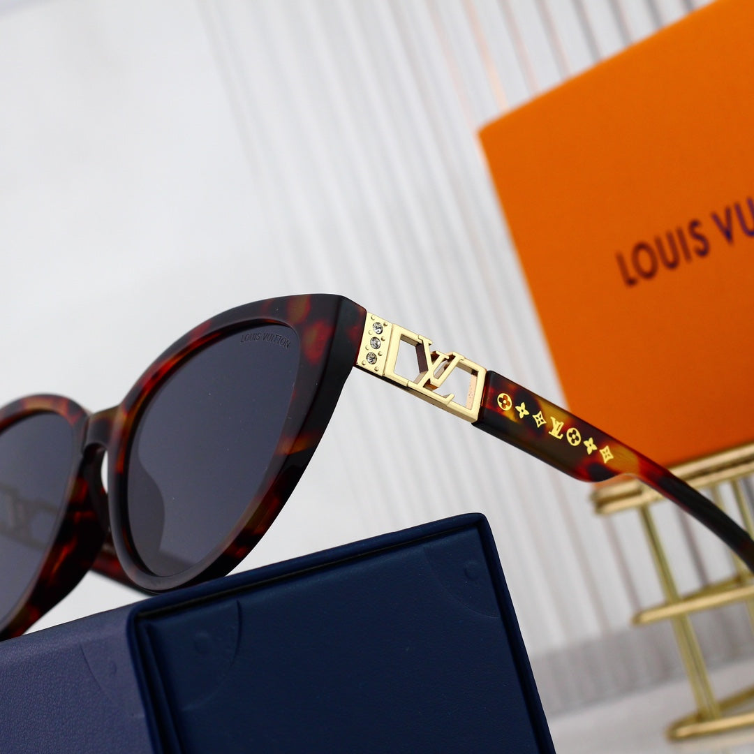 Louis Vuitton Cat-Eye Metal Logo Sunglasses for Unisex – product image 10