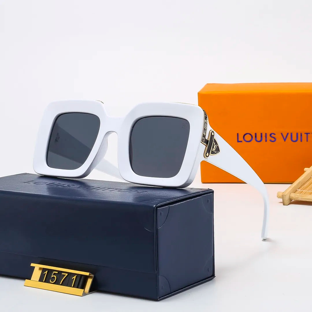 Louis Vuitton Classic Square Sunglasses for Unisex – product image 10