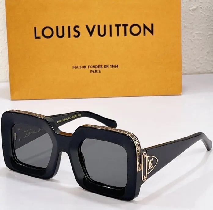 Louis Vuitton Classic Square Sunglasses for Unisex – product image 16