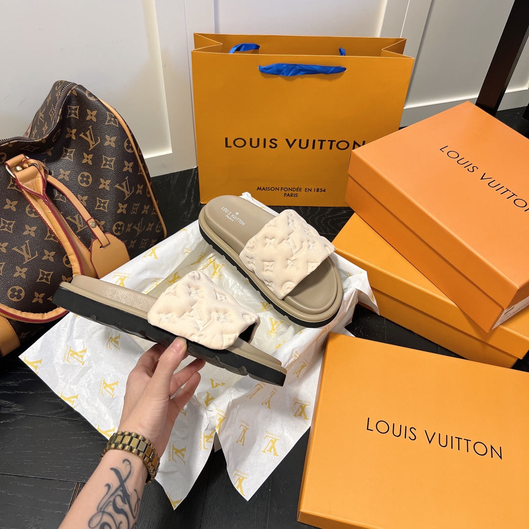 Louis Vuitton Couple Embossed Velcro Sandals – sandals product image 18