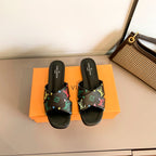 Louis Vuitton Cross Strap Flat Sandals – sandals product image 2