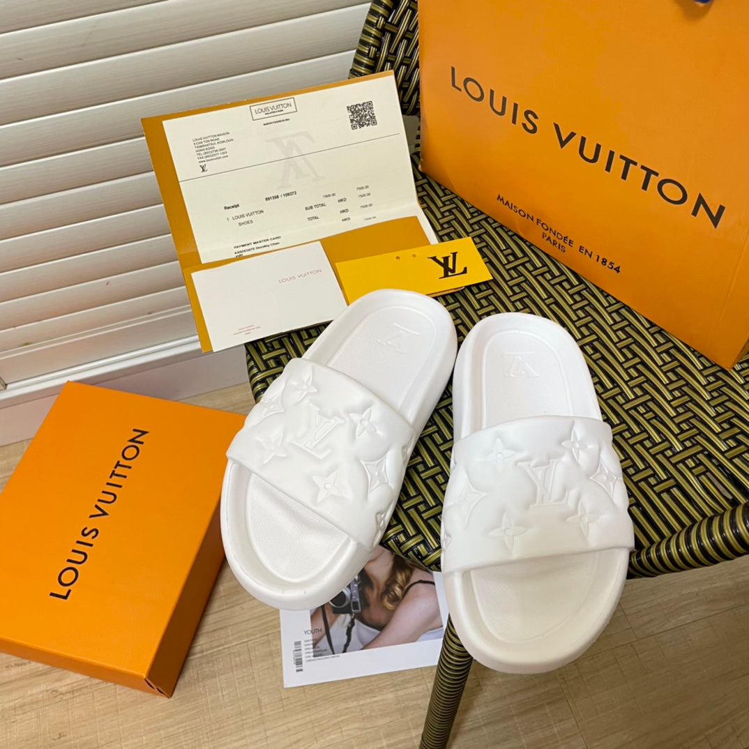 Louis Vuitton Fashion Embossed Couple Slippers – slippers product image 11