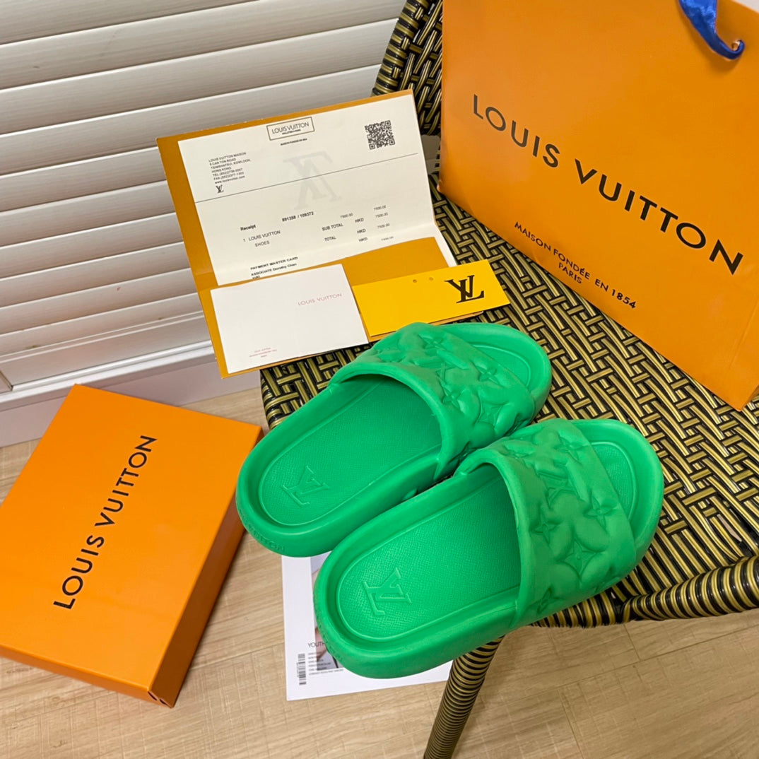 Louis Vuitton Fashion Embossed Couple Slippers – slippers product image 14