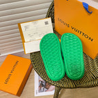 Louis Vuitton Fashion Embossed Couple Slippers – slippers product image 15