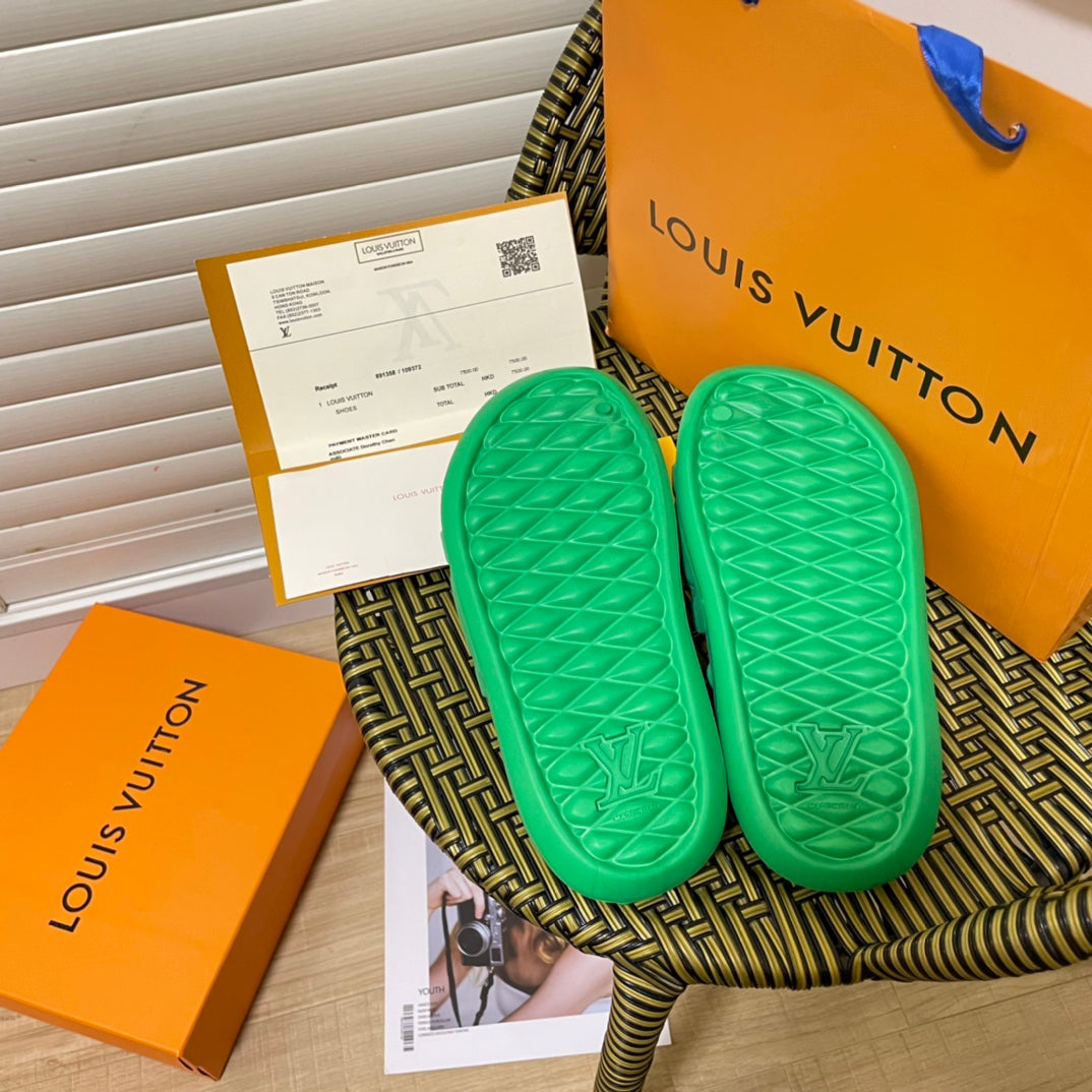 Louis Vuitton Fashion Embossed Couple Slippers – slippers product image 15