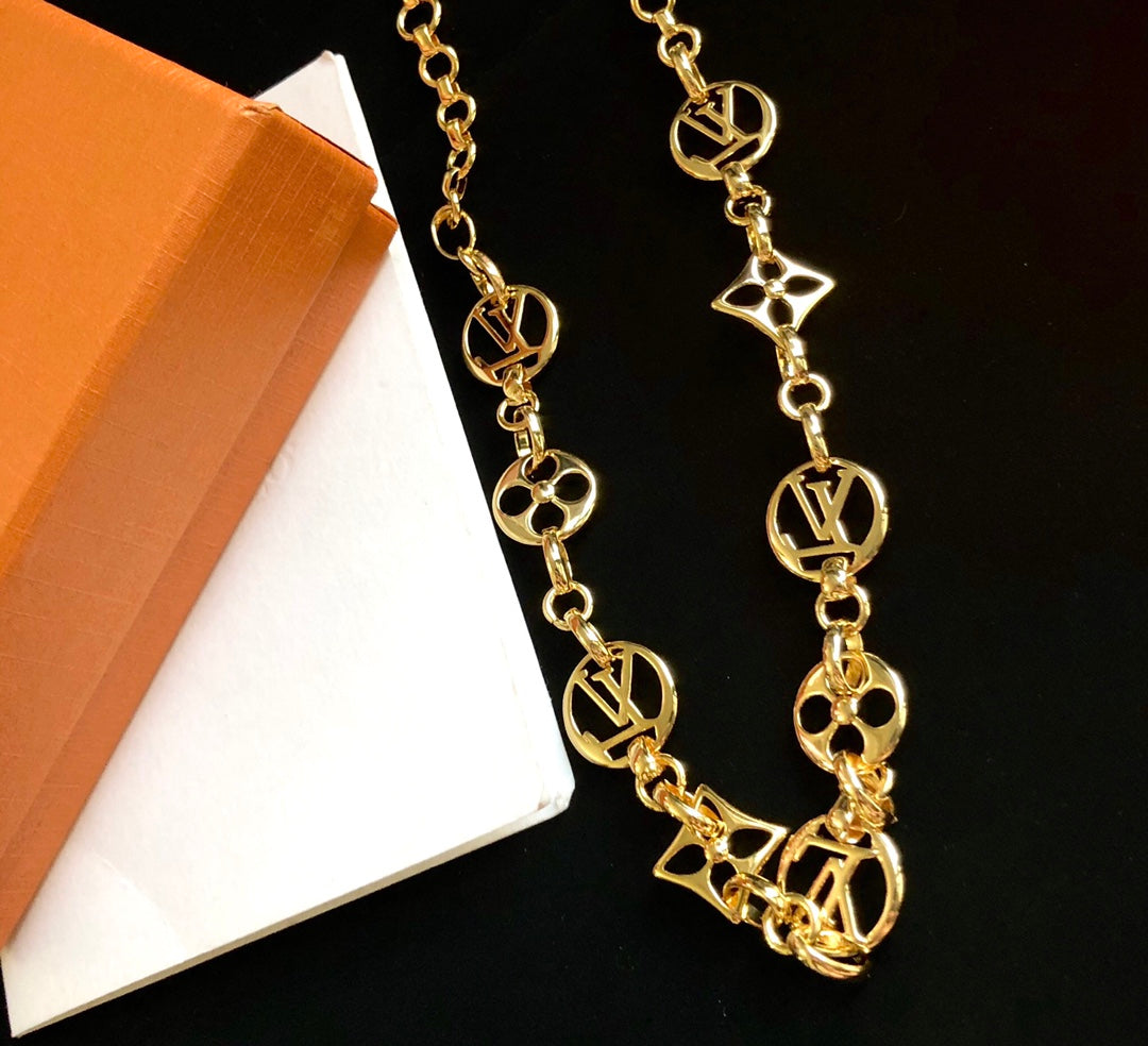 Louis Vuitton Four-leaf Clover Flower Necklace – Luxury Designer Jewelry – product image 1