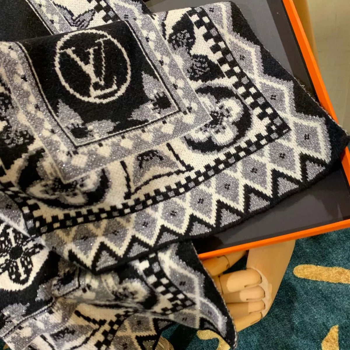 Louis Vuitton Knit Pattern Cashmere Scarf for Women – product image 10