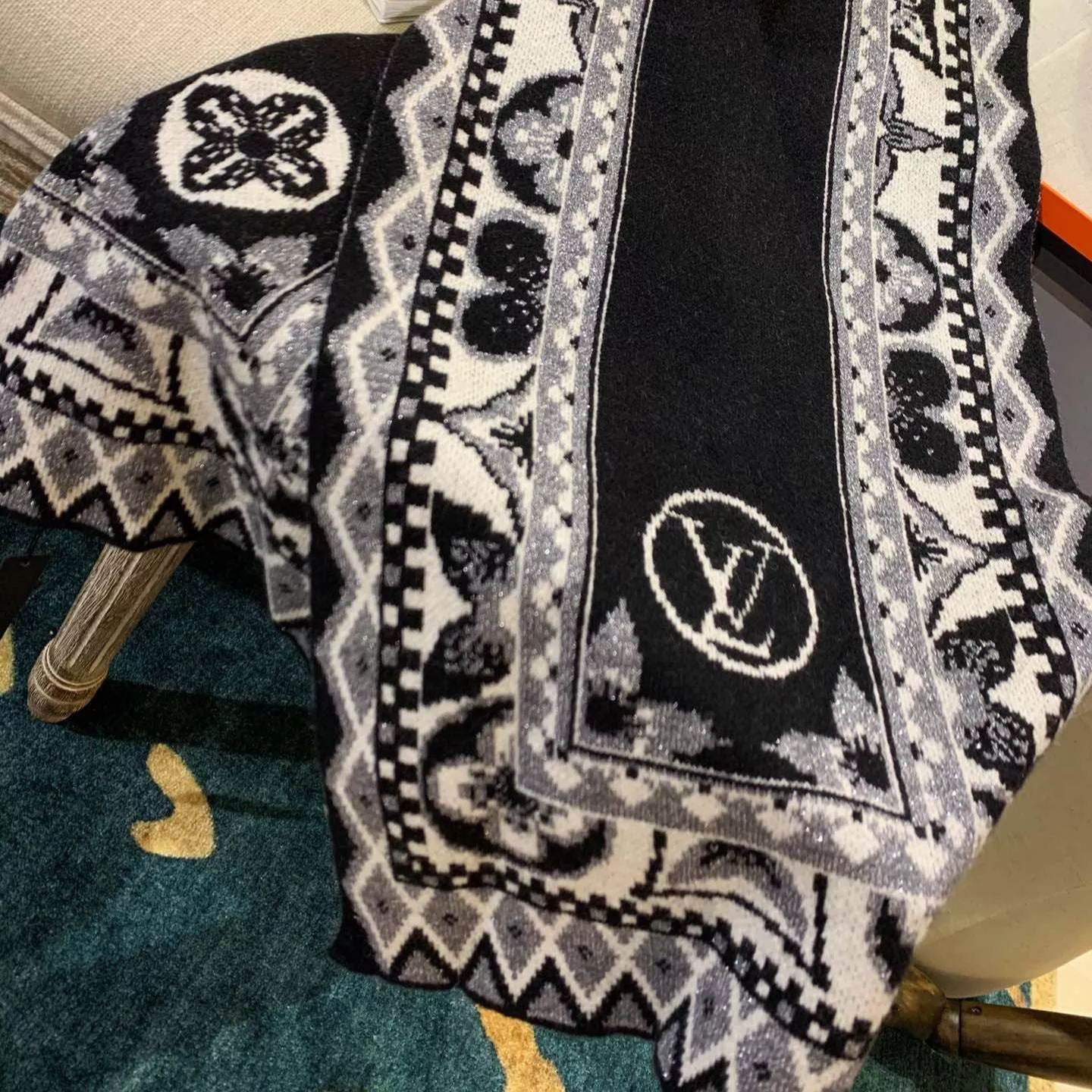 Louis Vuitton Knit Pattern Cashmere Scarf for Women – product image 8