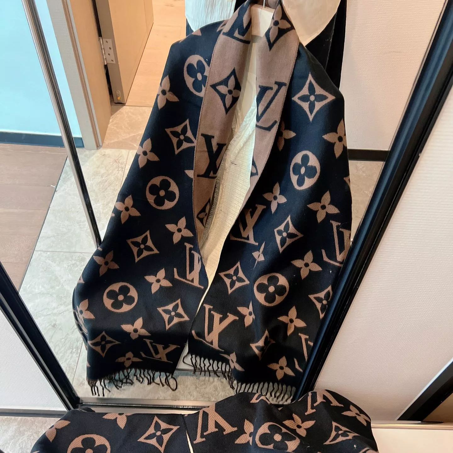 Louis Vuitton Monogram Cashmere Fringed Scarf for Women – product image 7