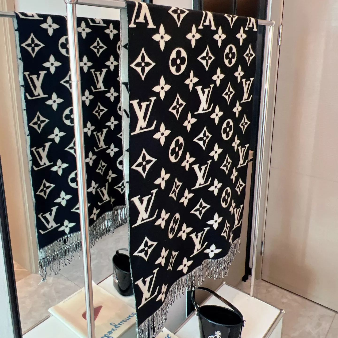 Louis Vuitton Monogram Cashmere Fringed Scarf for Women – product image 9