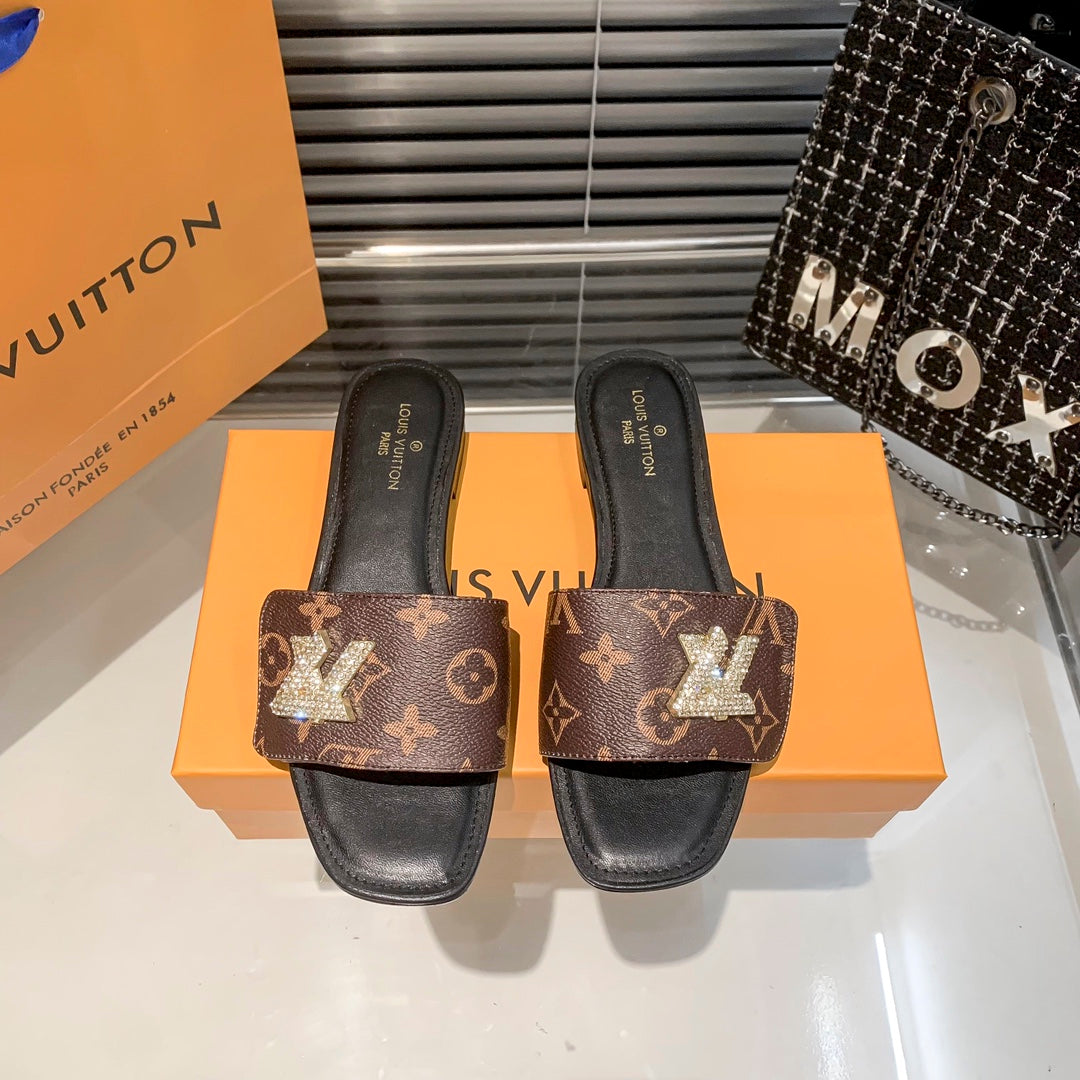 Louis Vuitton New Embossed Diamond Velcro Flat Slippers – slippers product image 3