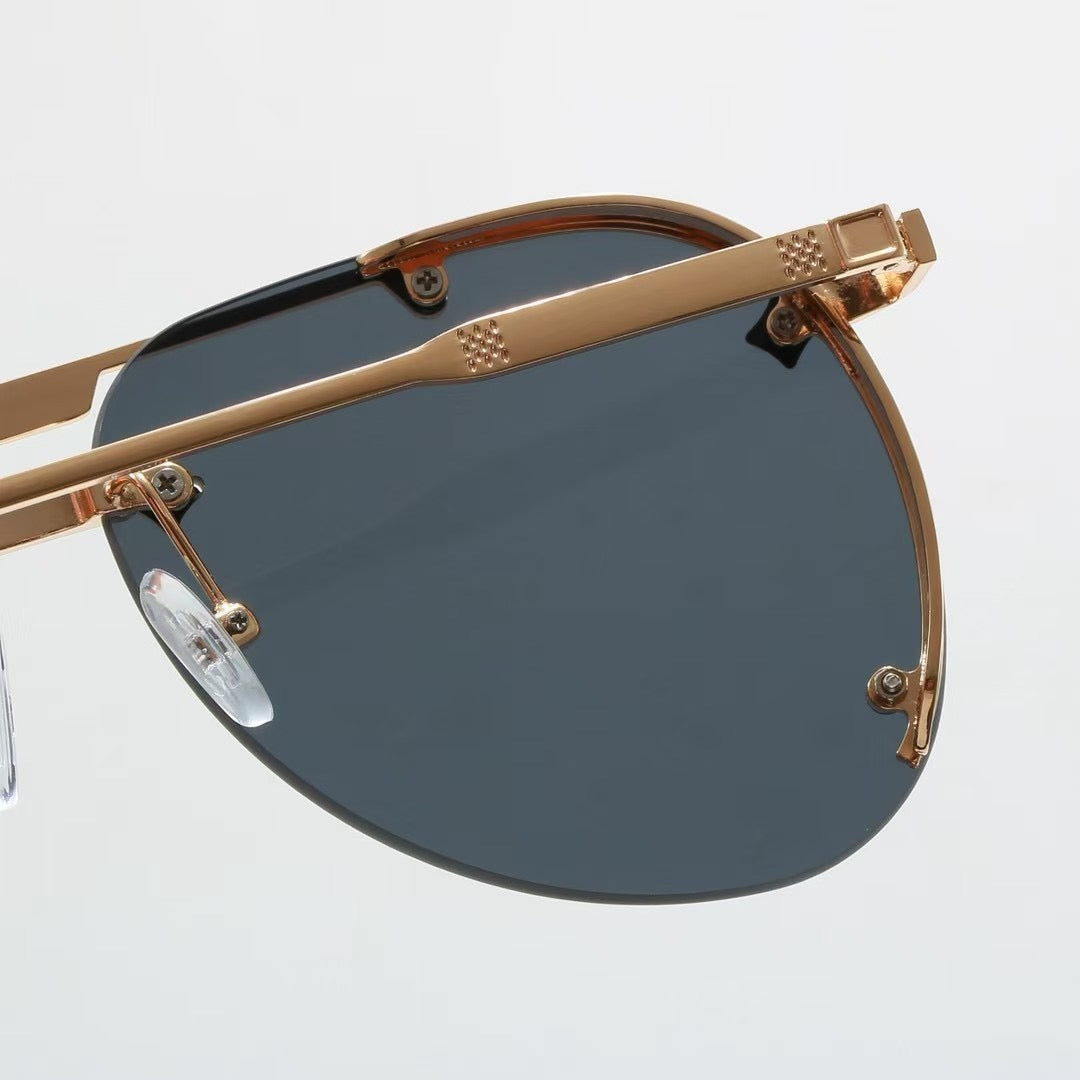 Louis Vuitton Oversized metal Polarized Sunglasses for Unisex – product image 7