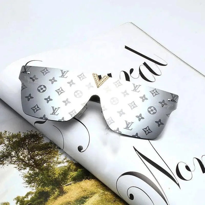 Louis Vuitton Oversized Neutral Anti-UV Watermark Polarized Sunglasses for Unisex – product image 11