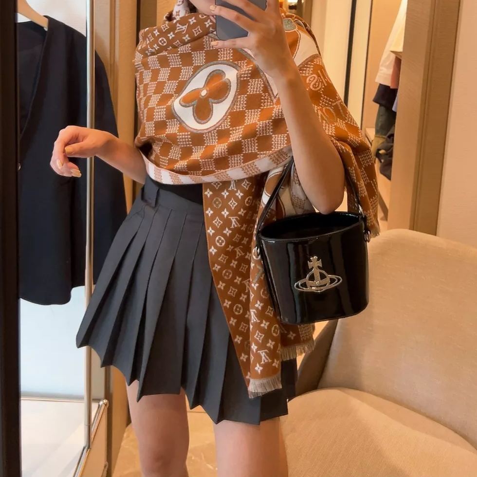 Louis Vuitton Plaid Panel Monogram Cashmere Scarf Shawl for Women – product image 23