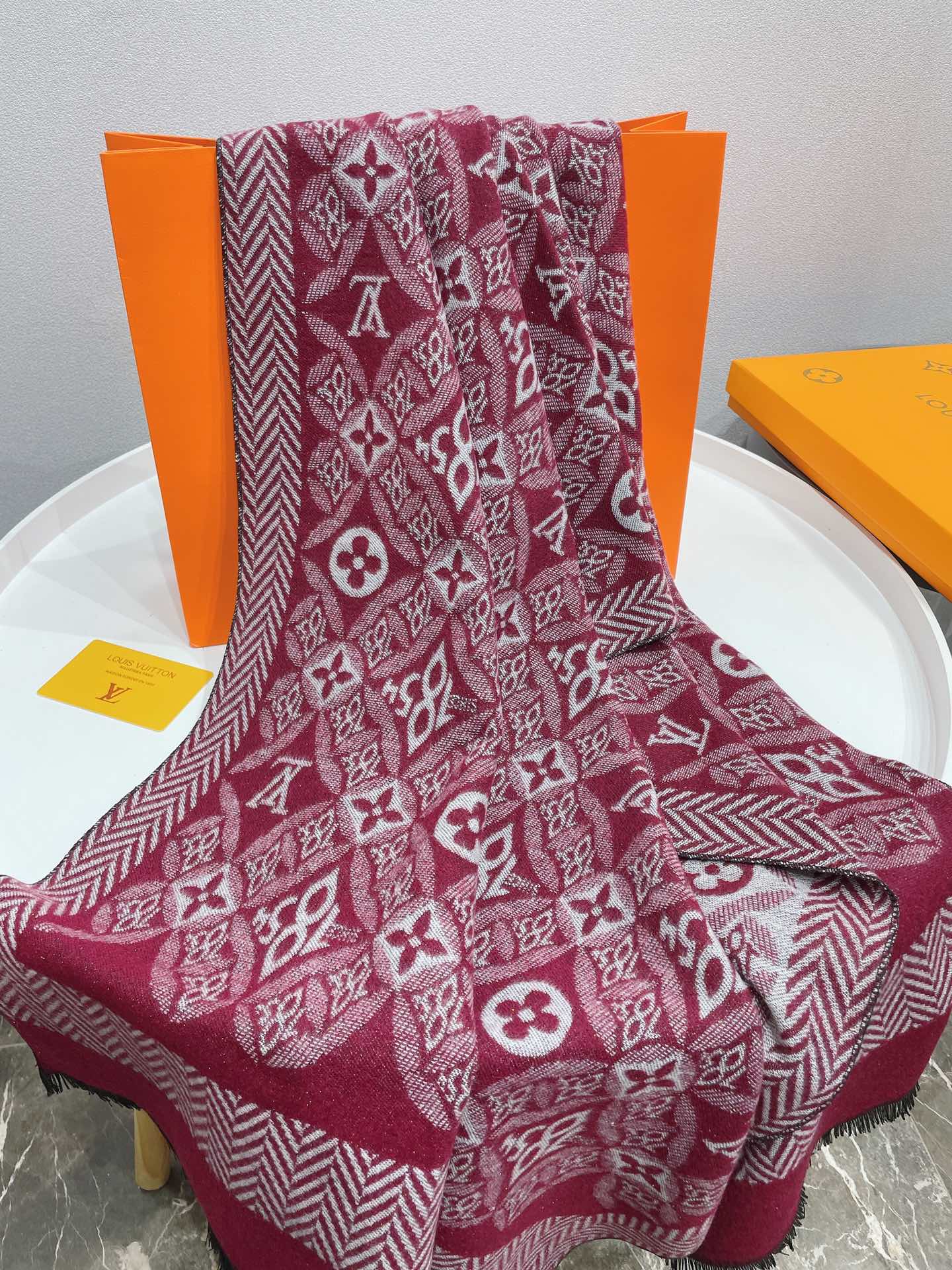Louis Vuitton Premium Woven 1854s Jacquard Warm Scarf Shawl for Women – product image 10