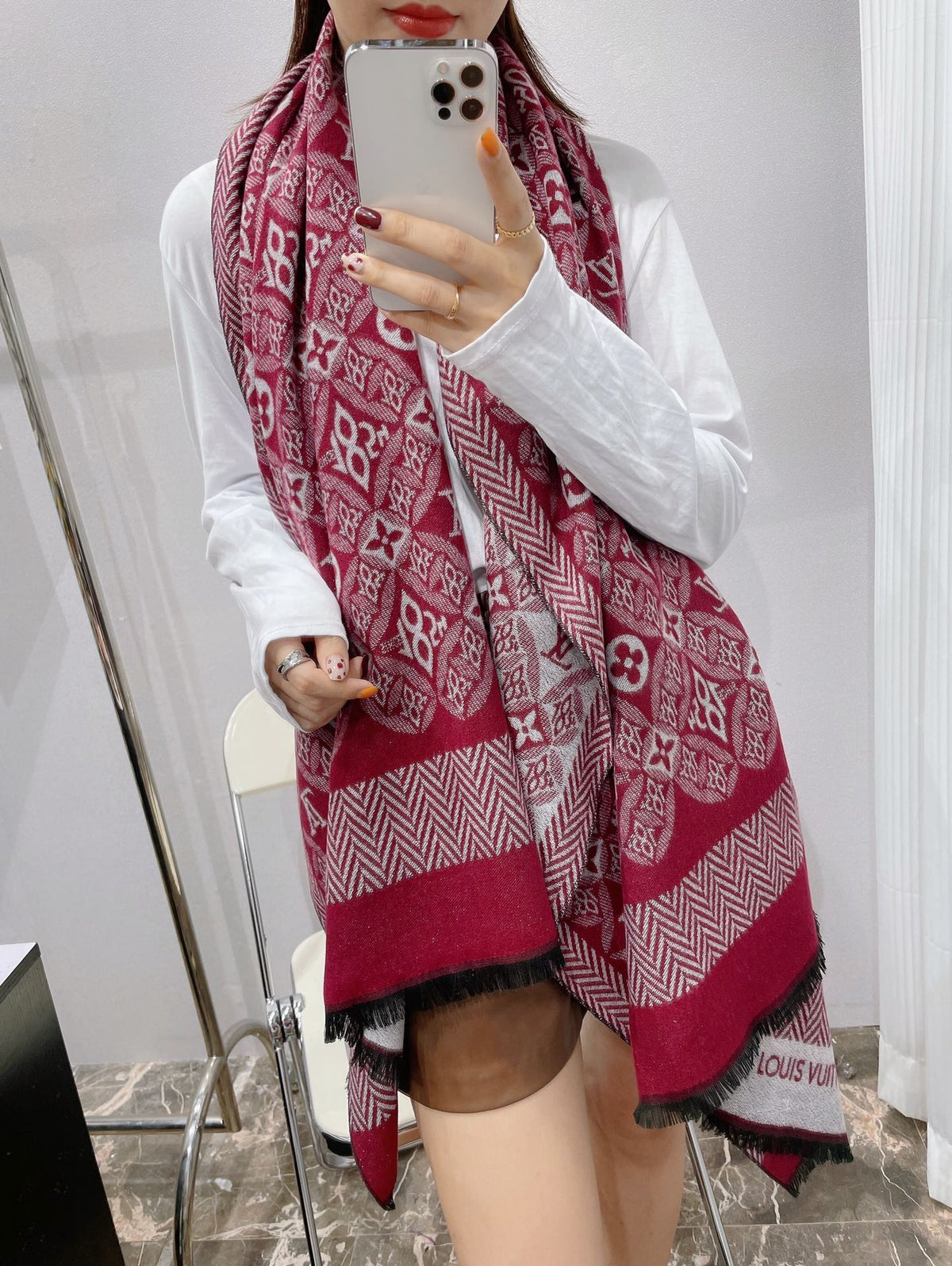 Louis Vuitton Premium Woven 1854s Jacquard Warm Scarf Shawl for Women – product image 11