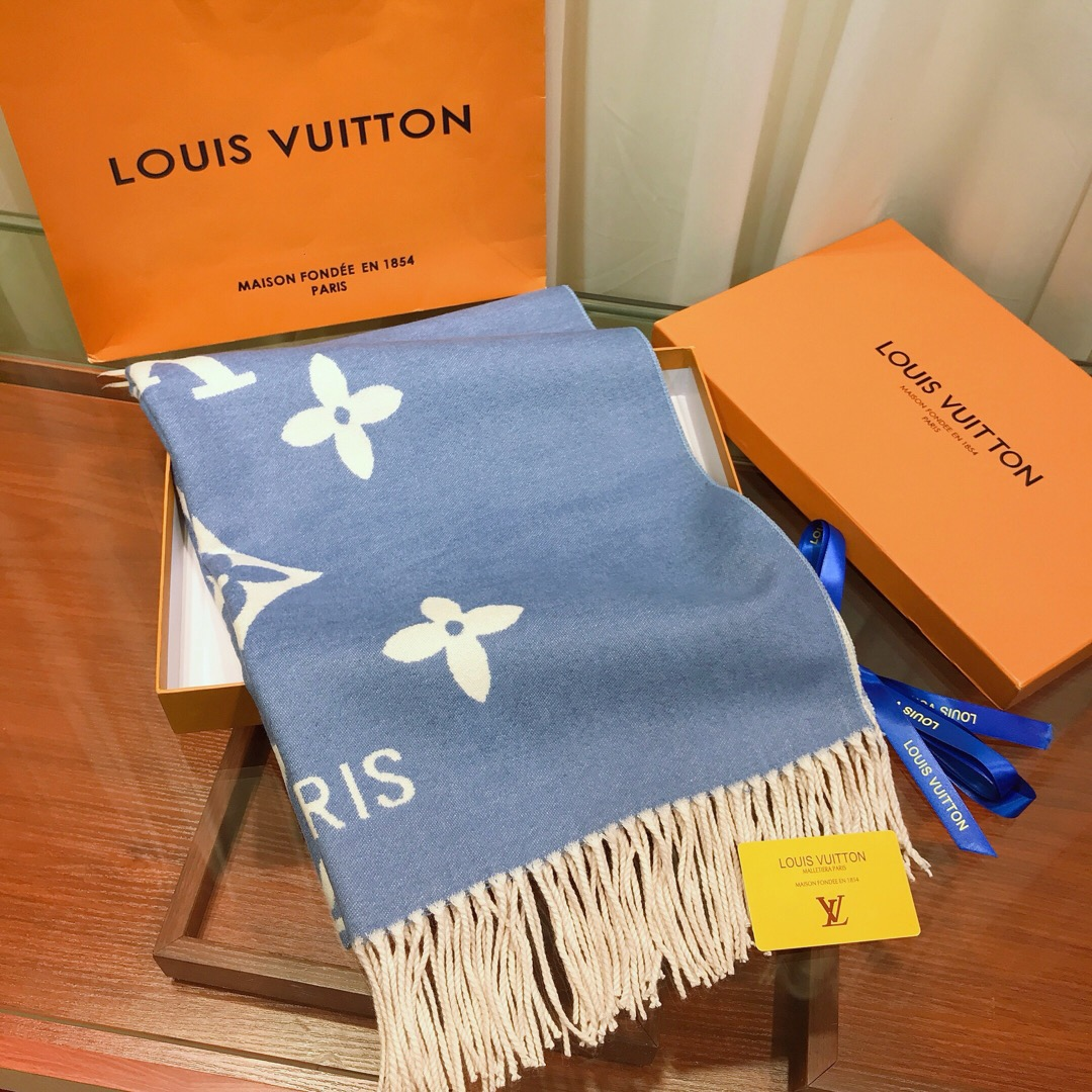 Louis Vuitton Premium Woven Classic Four-Leaf Clover Scarf for Women – product image 12