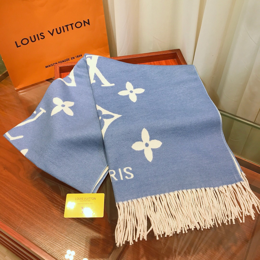 Louis Vuitton Premium Woven Classic Four-Leaf Clover Scarf for Women – product image 18