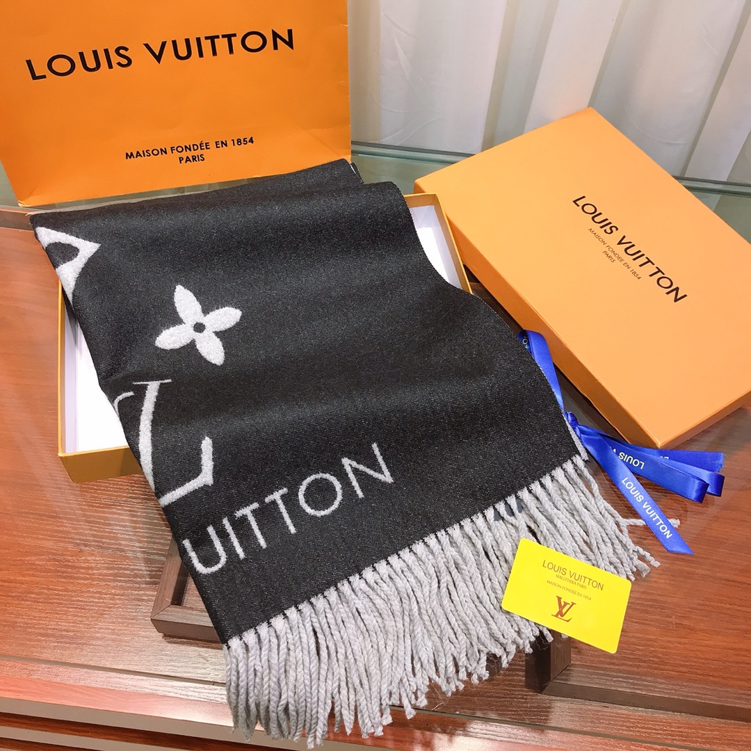 Louis Vuitton Premium Woven Classic Four-Leaf Clover Scarf for Women – product image 2